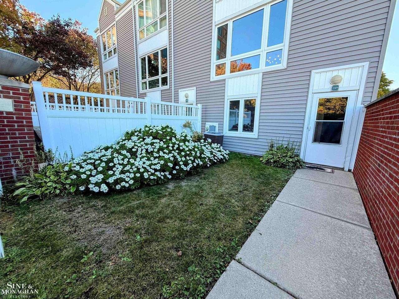 3305 Jib Ln - Photo 2 of 26