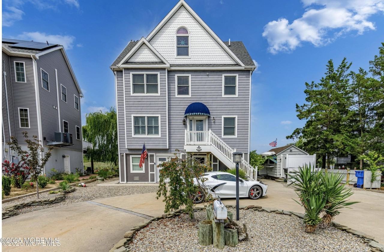 296 Alabama Ave - Photo 2 of 41