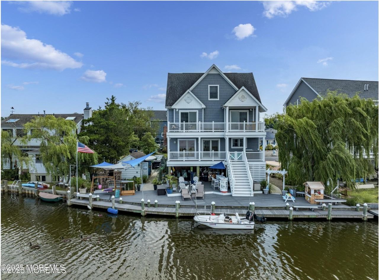 296 Alabama Ave - Photo 4 of 41