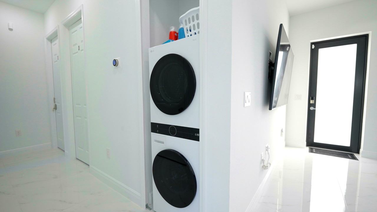 W 9th St - Photo 2 of 7