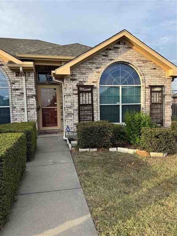 209 Cloudcroft Dr - Photo 4 of 39