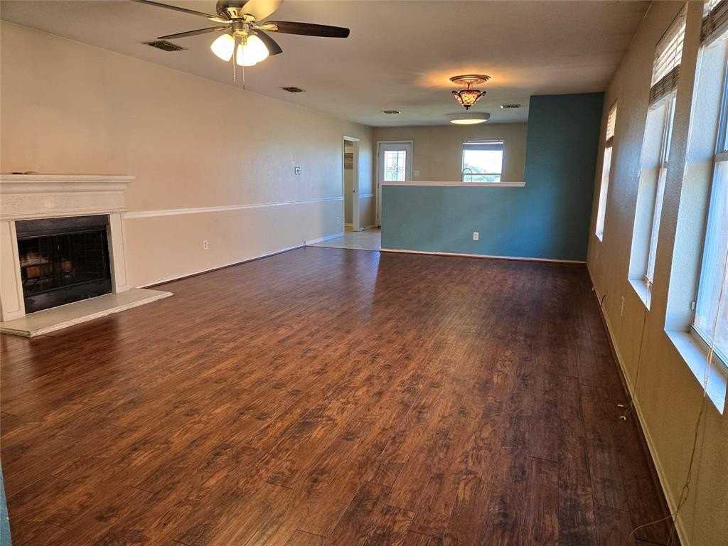 1513 Breeze Ln - Photo 4 of 30