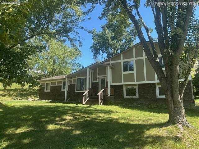 5715 Sunnycrest Dr - Photo 2 of 29