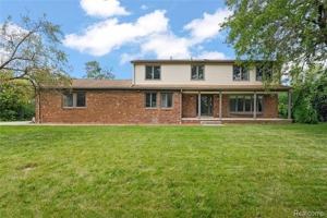 featured image of 9325 N Ridge Rd