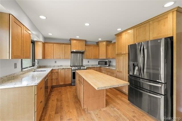 9325 N Ridge Rd - Photo 2 of 25