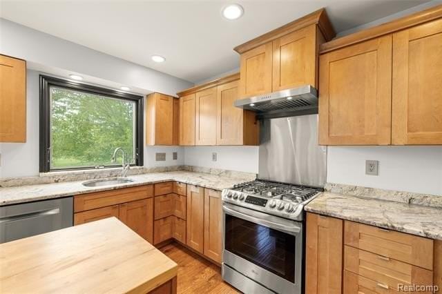 9325 N Ridge Rd - Photo 4 of 25