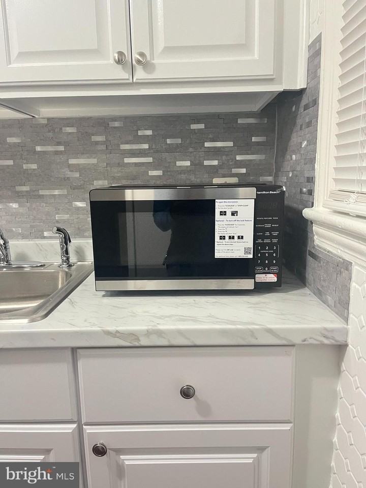 2510 Iverson St - Photo 7 of 24