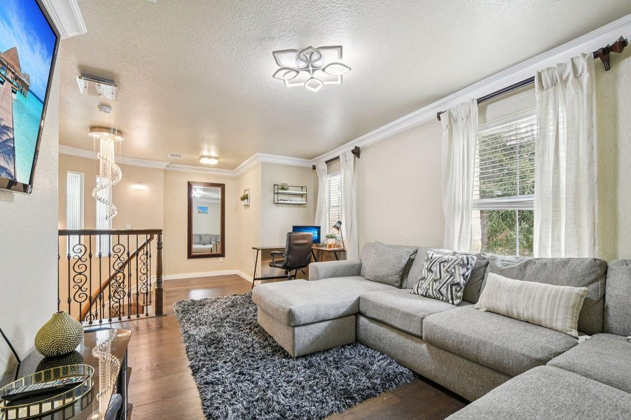 18205 Great Falls Drive - Photo 3 of 40