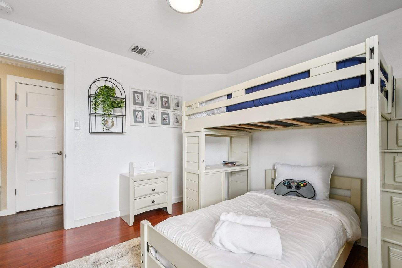 18205 Great Falls Drive - Photo 6 of 40