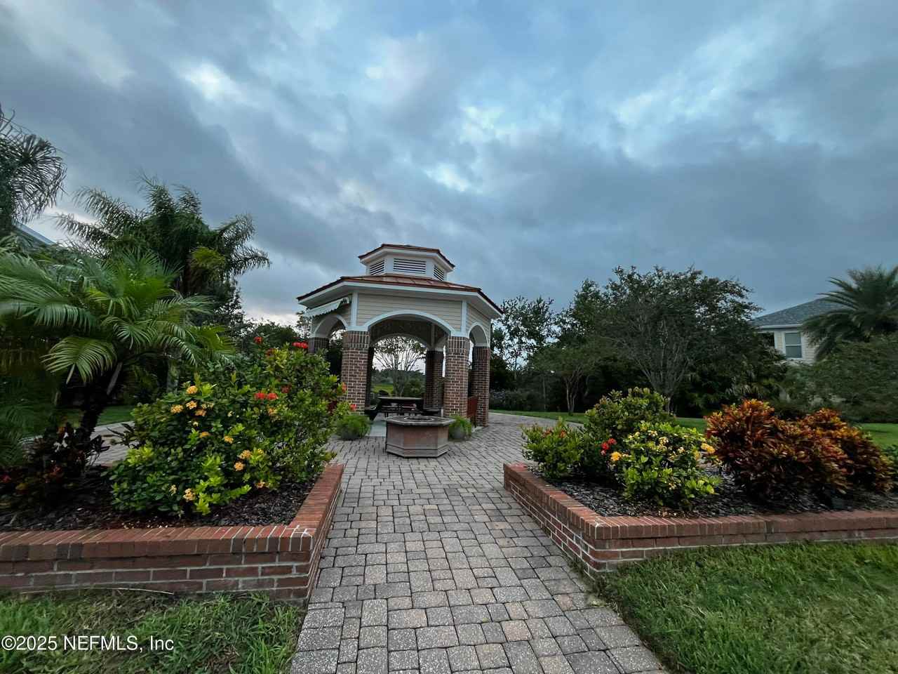 169 Sunset Circle North - Photo 4 of 22