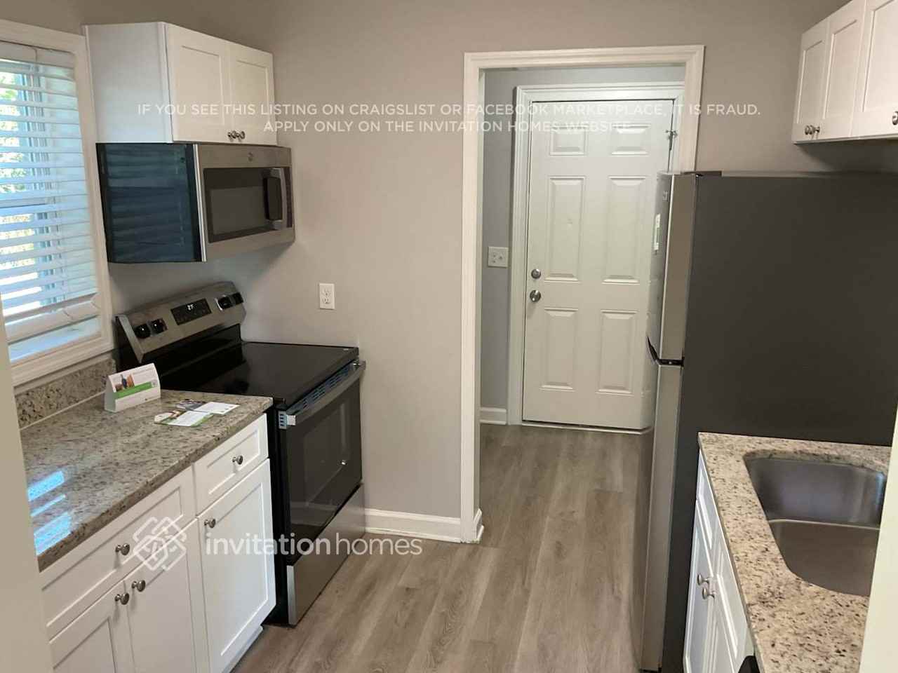 9557 Priory Ave - Photo 4 of 15