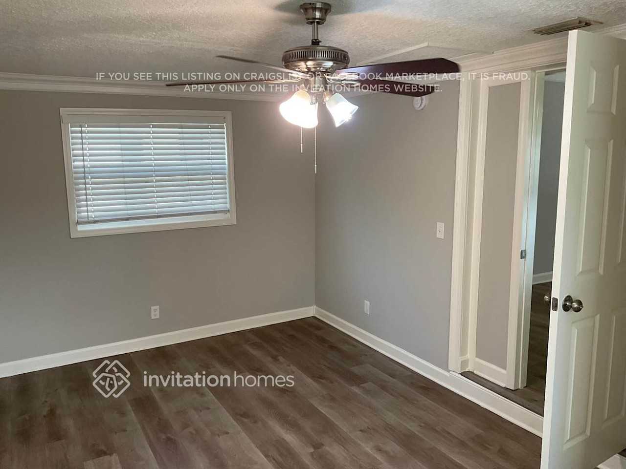 9557 Priory Ave - Photo 7 of 15