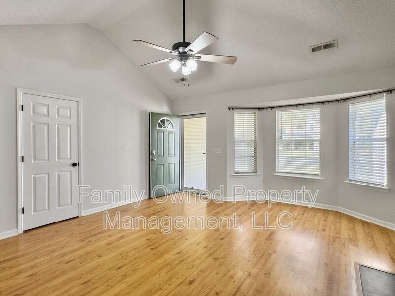 145 Wilton St - Photo 6 of 42