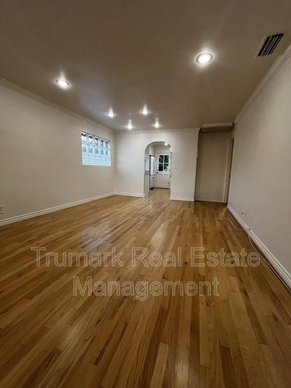 4508 Rockland Pl - Photo 2 of 18