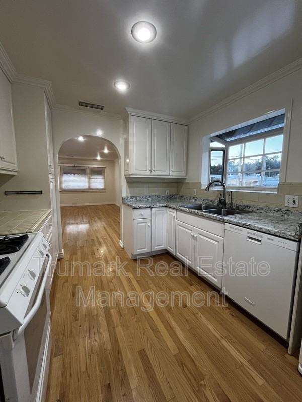 4508 Rockland Pl - Photo 6 of 18