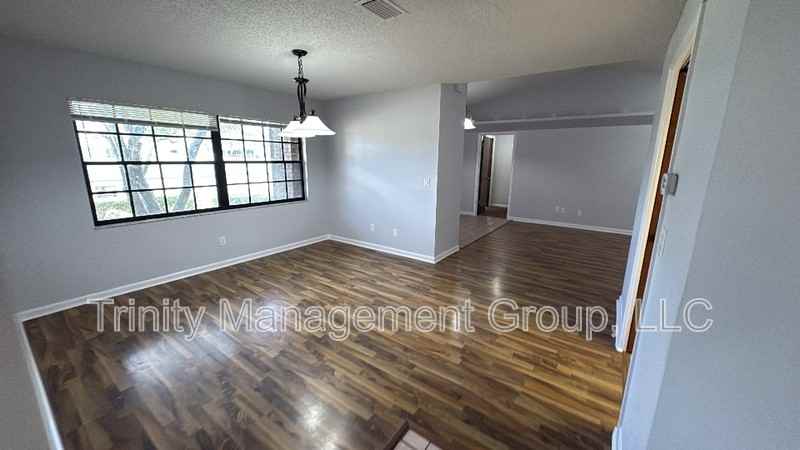 4726 Sheffield Rd - Photo 3 of 10