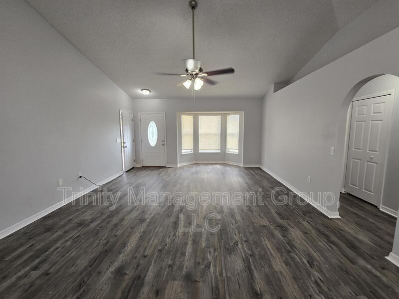 12325 Shafton Rd - Photo 5 of 14