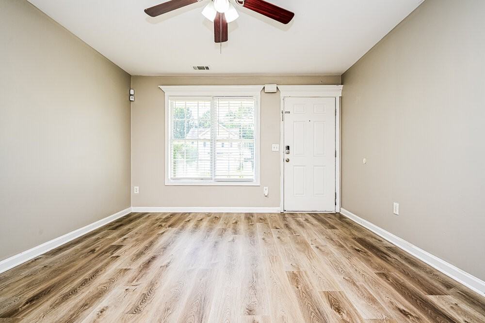5792 Castlebrook Dr - Photo 4 of 17