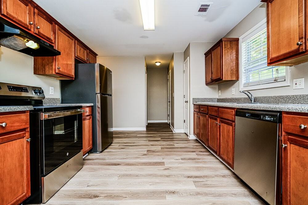 5792 Castlebrook Dr - Photo 5 of 17