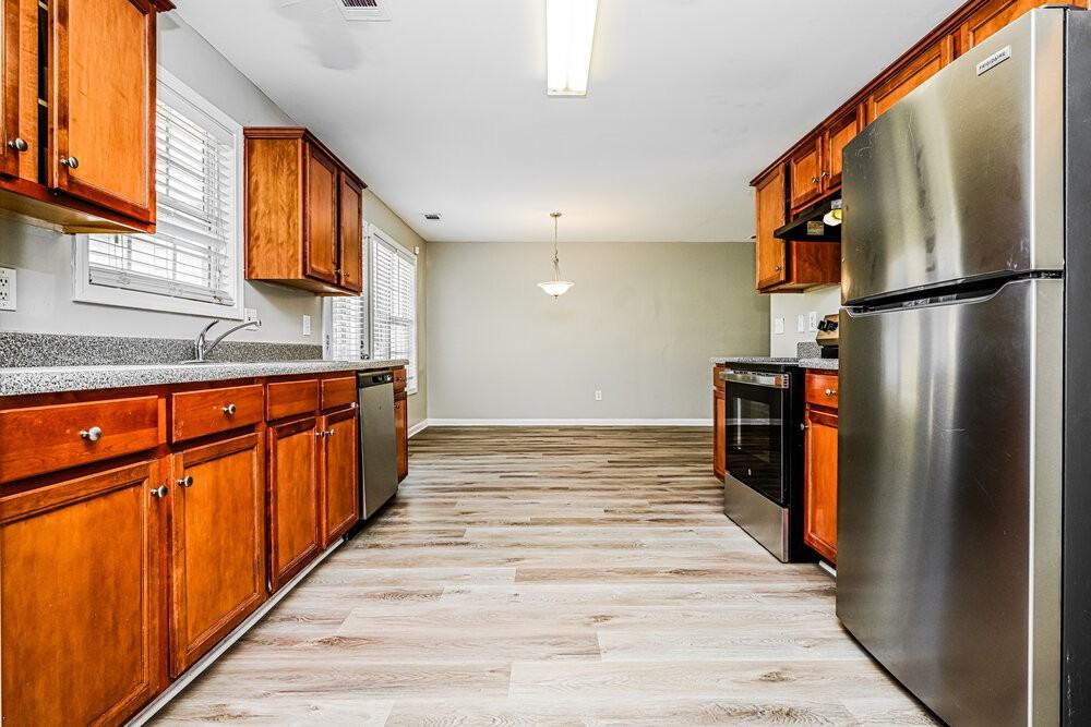 5792 Castlebrook Dr - Photo 6 of 17