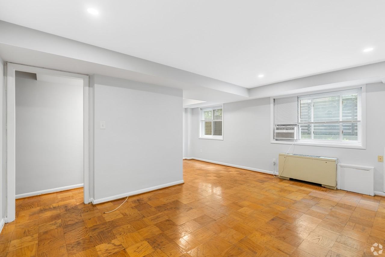 Ballston Gardens - Photo 6 of 50