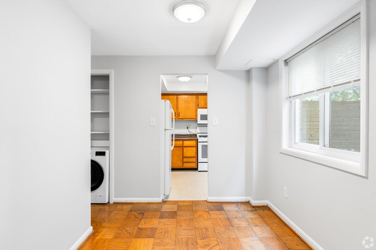 Ballston Gardens - Photo 7 of 50