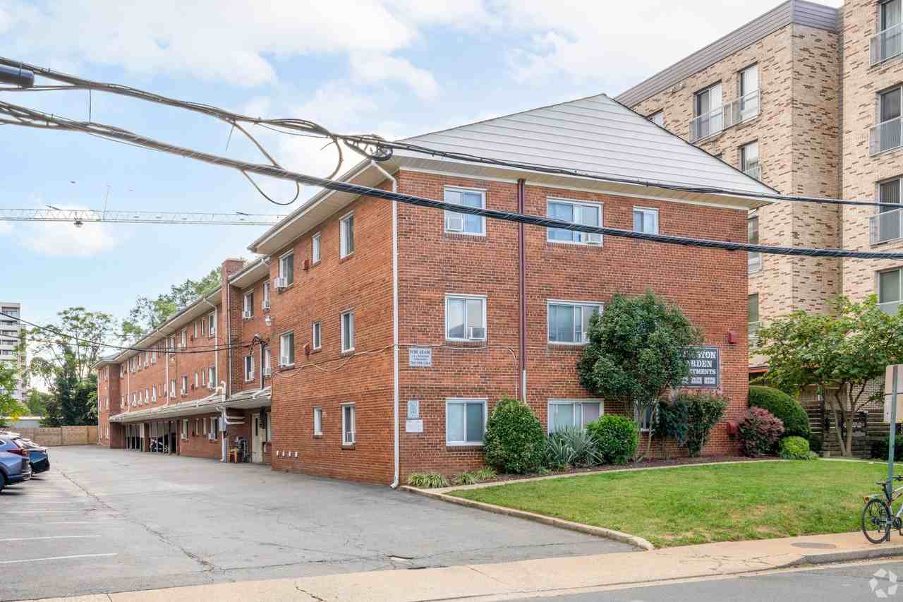 Ballston Gardens - Photo 5 of 50