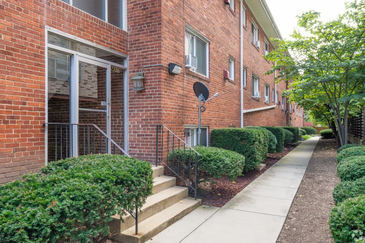 Ballston Gardens - Photo 7 of 50