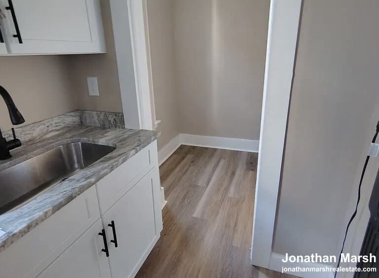 136 Oak St - Photo 3 of 8