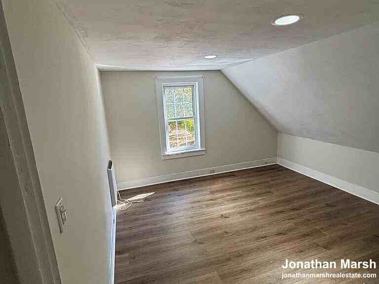 960 Westhampton Rd - Photo 3 of 25