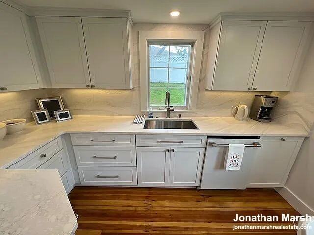 14 Pine St - Photo 2 of 23