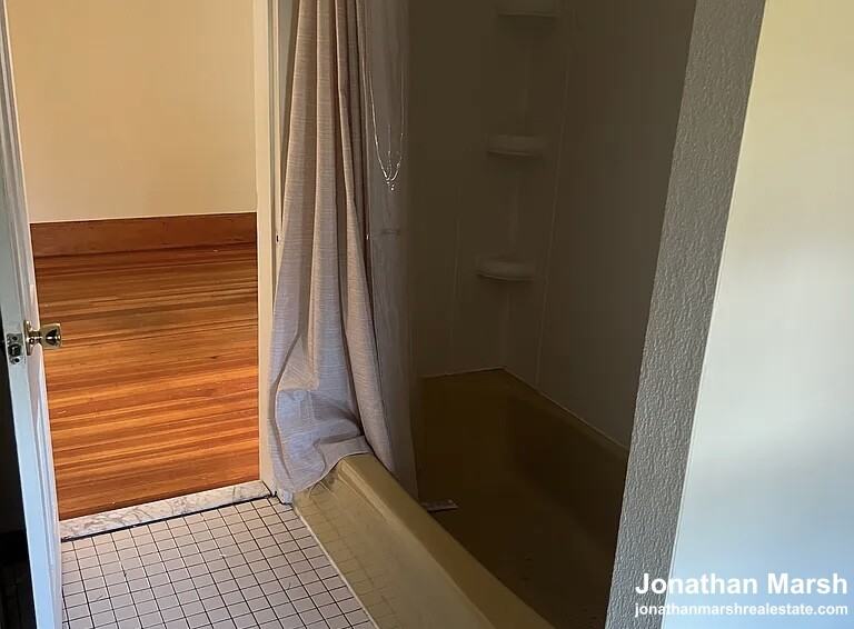 147 Whitney St - Photo 3 of 9