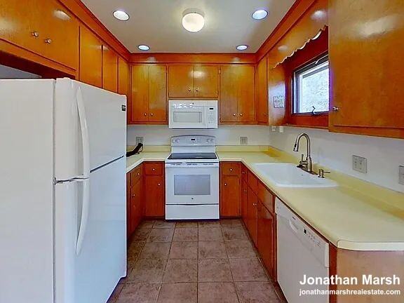 286 Pomeroy Ln - Photo 3 of 10