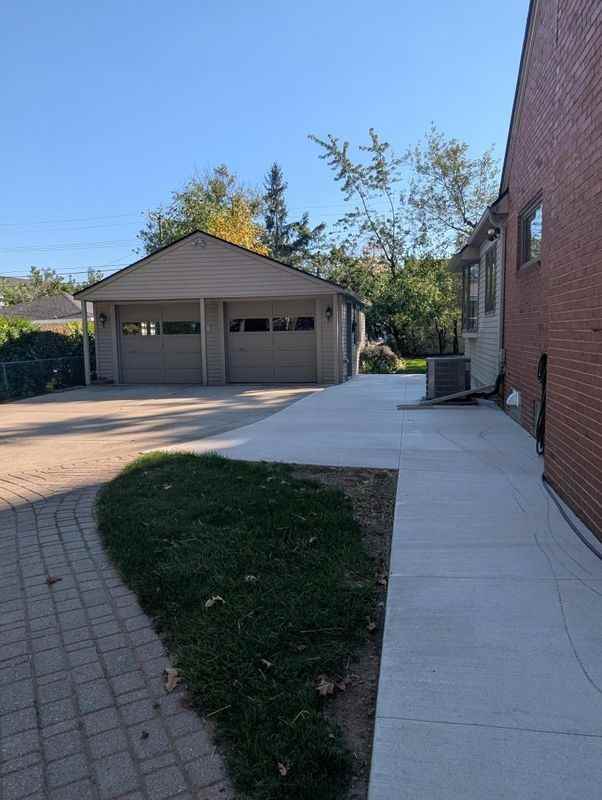 2152 Pembroke Rd - Photo 3 of 22