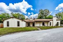 1914 Rosewood Ln - Photo 1 of 1