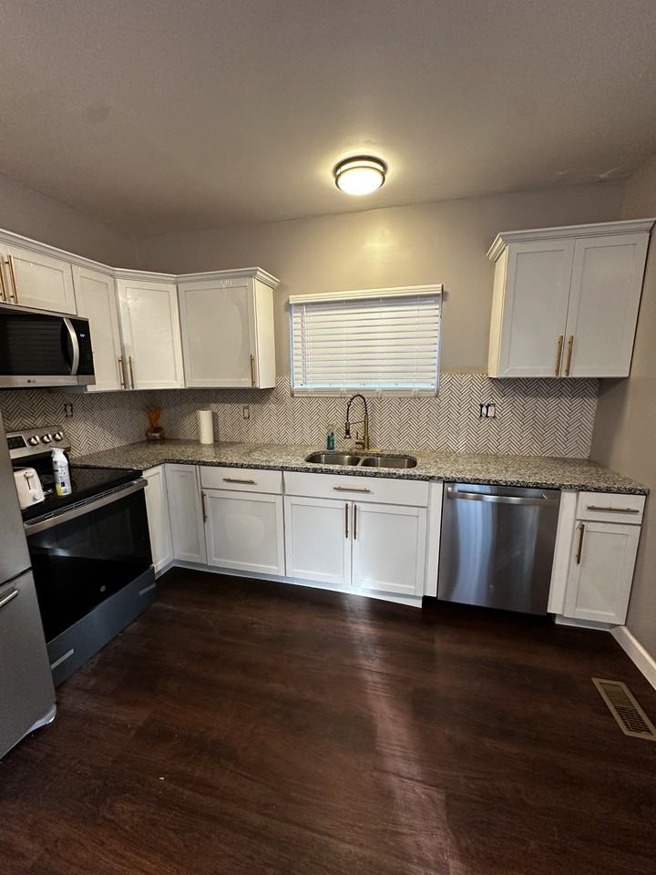 941 W 26th St #1 - Photo 2 of 4