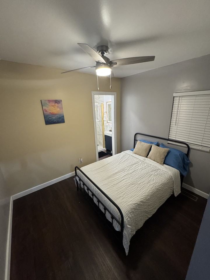 941 W 26th St #1 - Photo 3 of 4