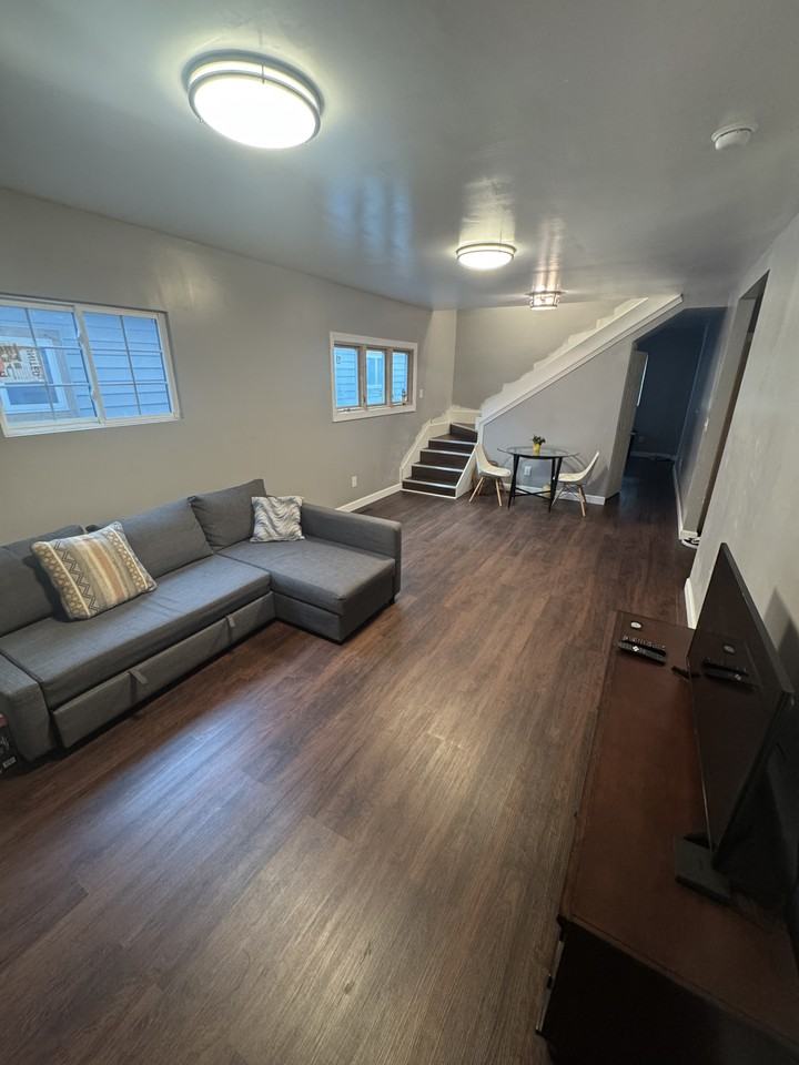 941 W 26th St #1 - Photo 4 of 4