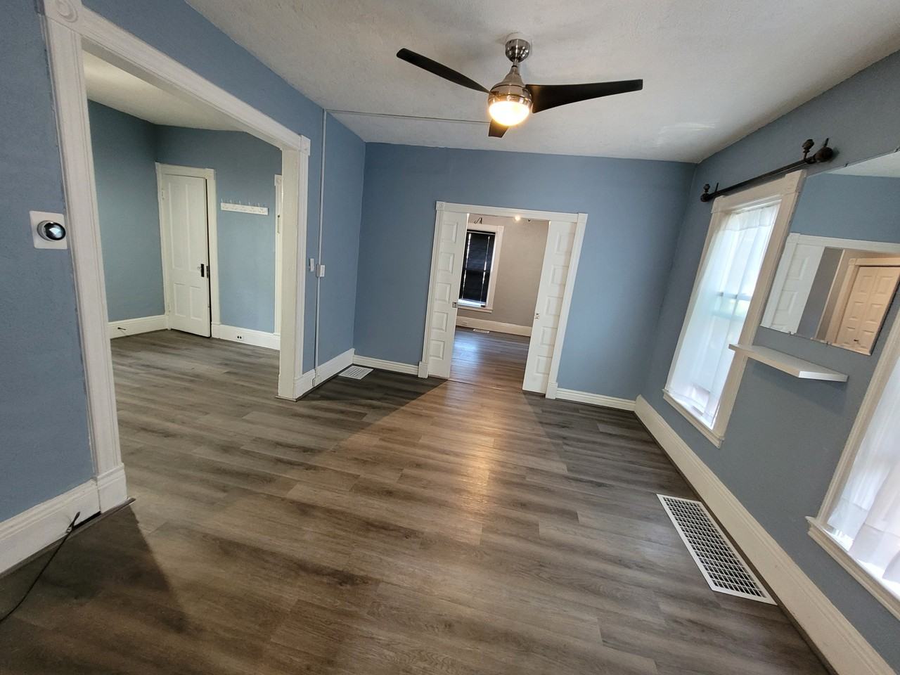 224 Lock St - Photo 4 of 11