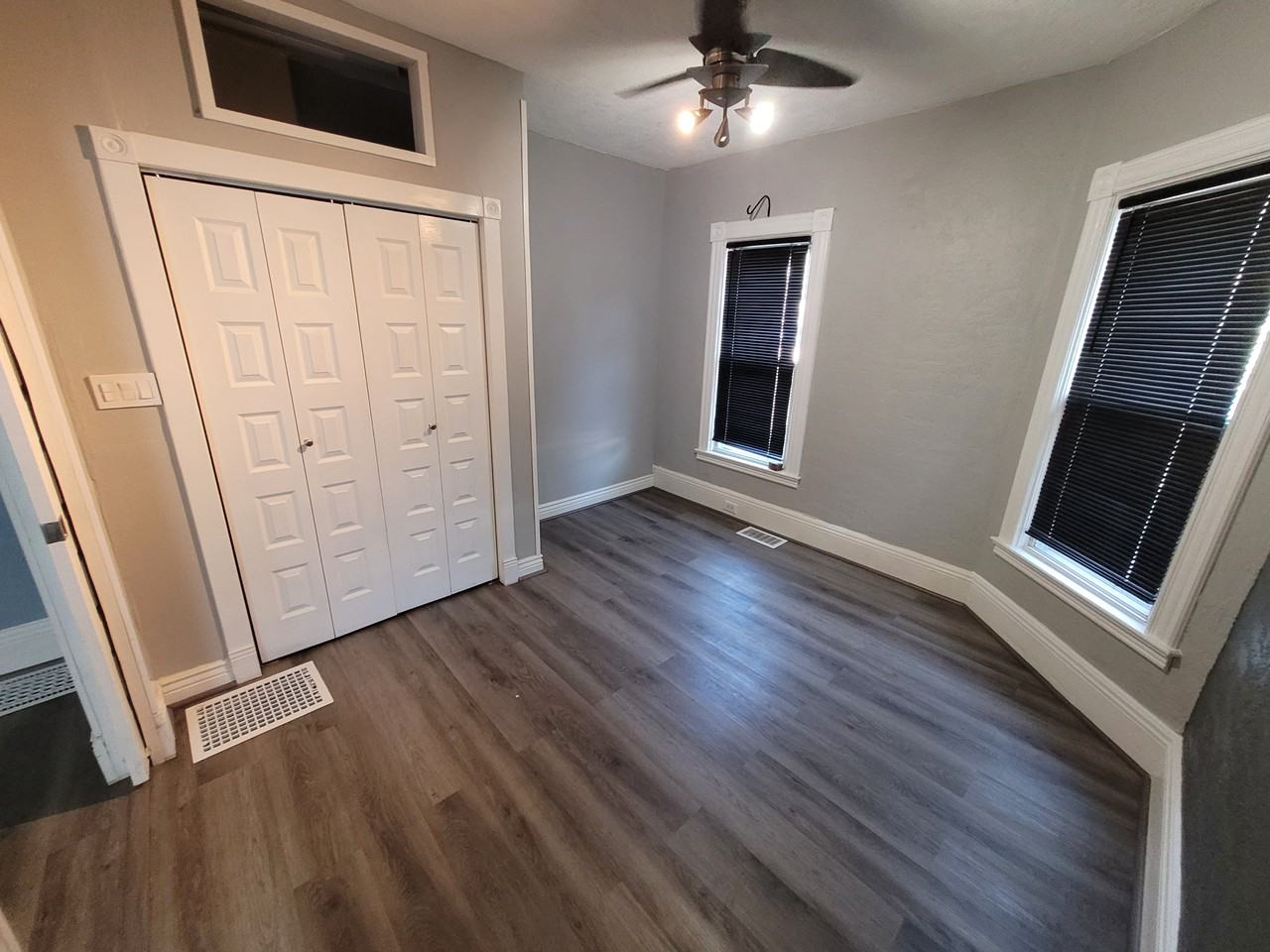 224 Lock St - Photo 5 of 11