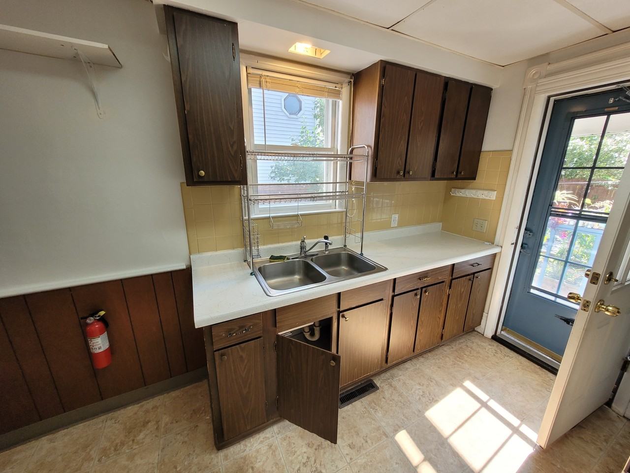 224 Lock St - Photo 7 of 11