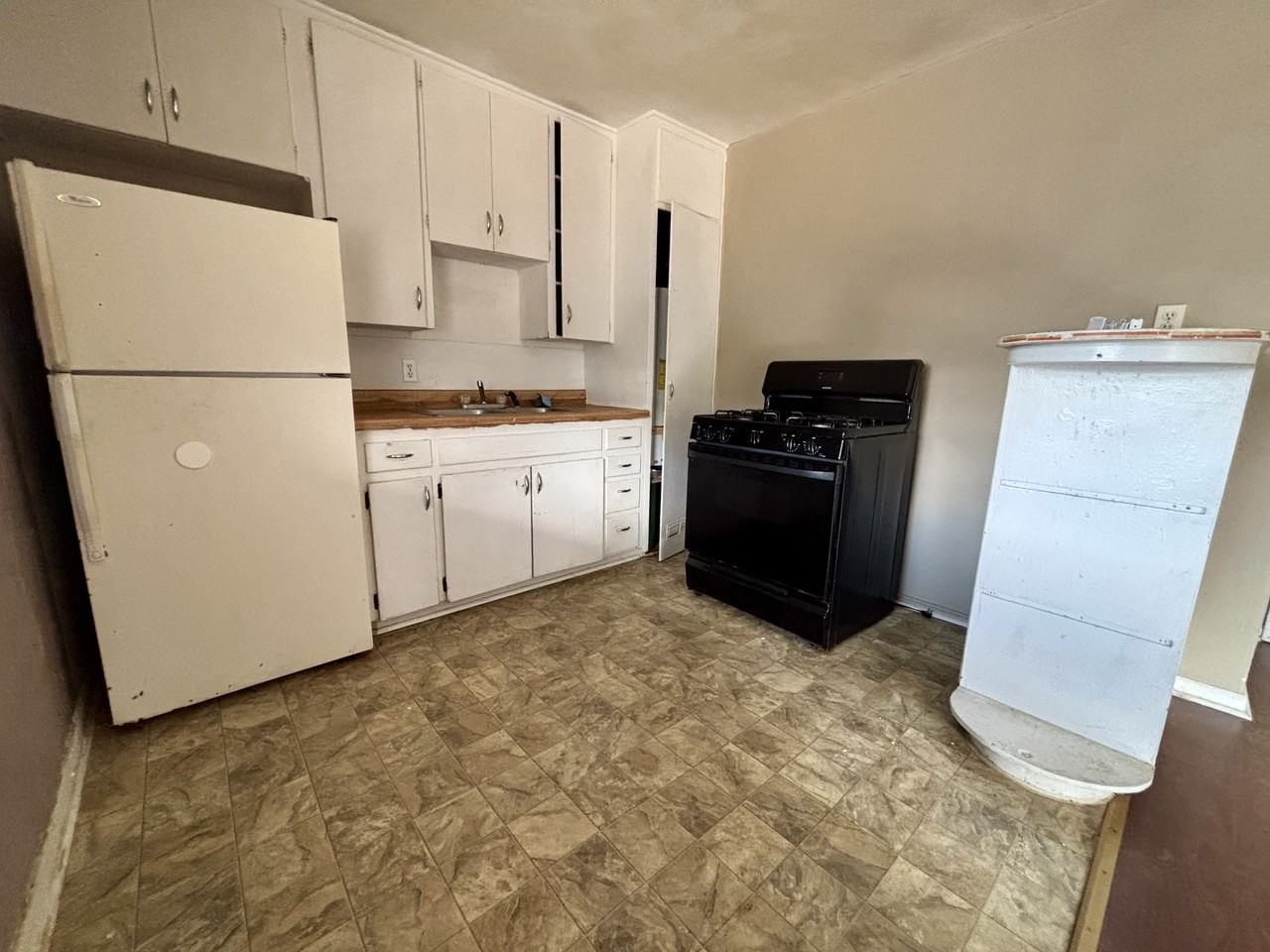 1105 Harbour Ave #1105 - Photo 2 of 5