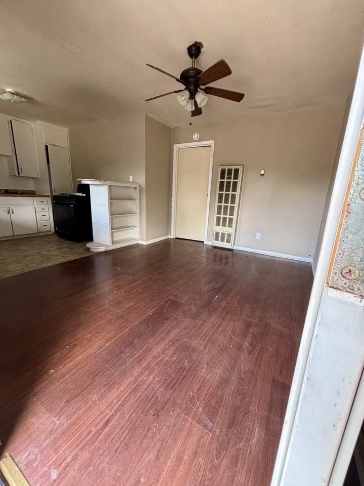 1105 Harbour Ave #1105 - Photo 3 of 5