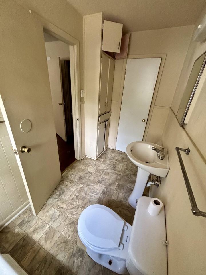 1105 Harbour Ave #1105 - Photo 4 of 5