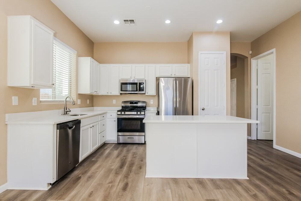 5037 W Nancy Ln - Photo 7 of 16