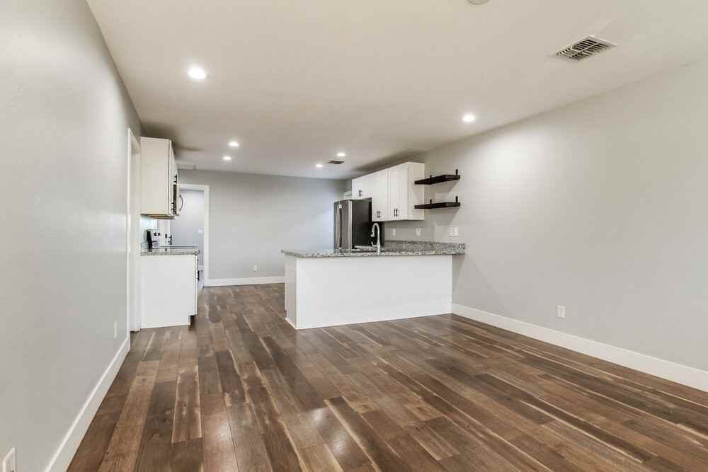 3862 W Tamarisk Ave - Photo 3 of 16