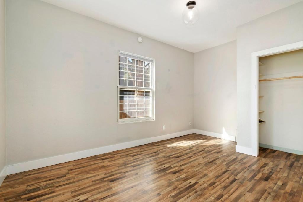 1403 8th St - Photo 6 of 22