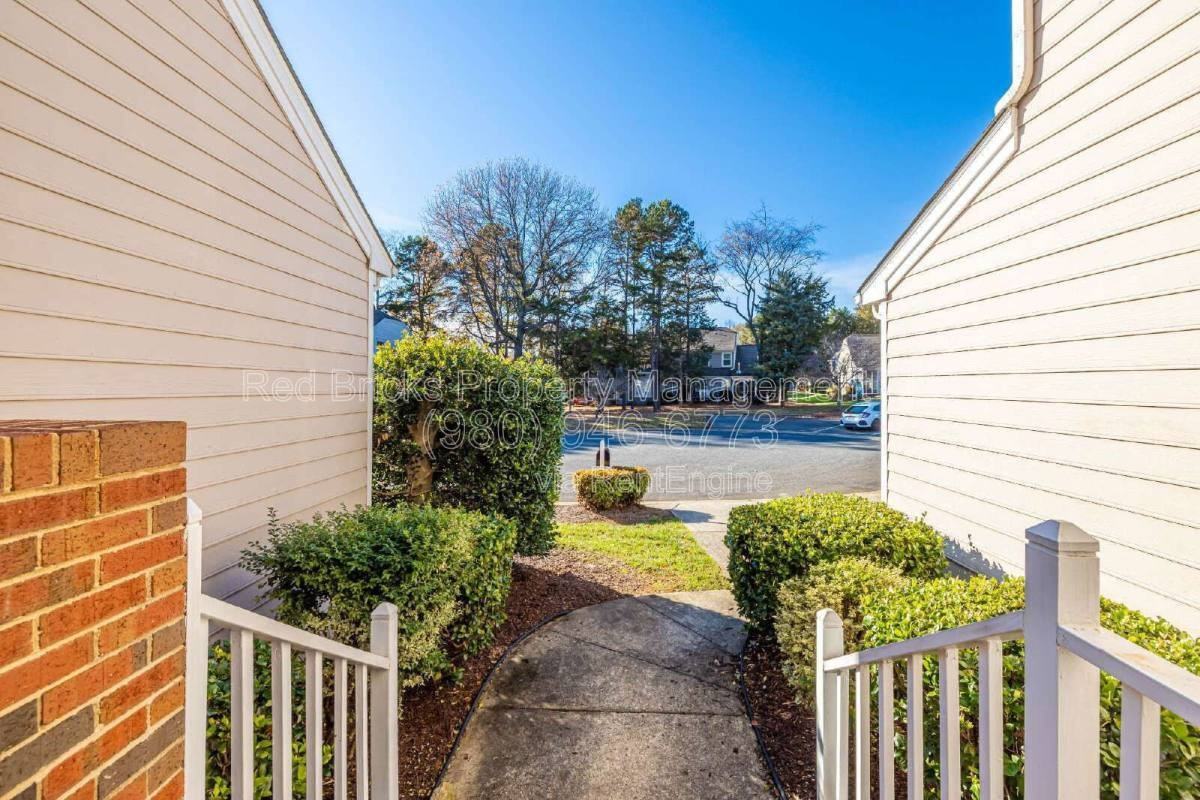 4709 Morning Dew Ct - Photo 3 of 10