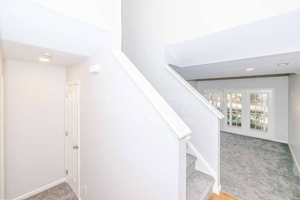 4709 Morning Dew Ct - Photo 4 of 10