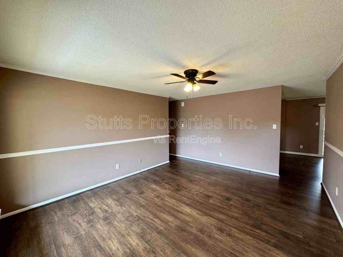 101 Teks St - Photo 2 of 10